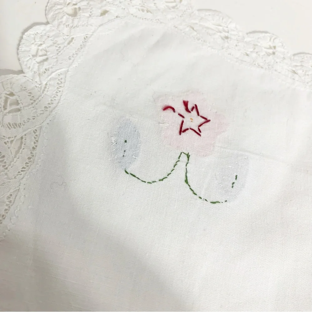 Vintage Unbranded Set of Six Floral Appliqué Embroider Linen Luncheon Placemats